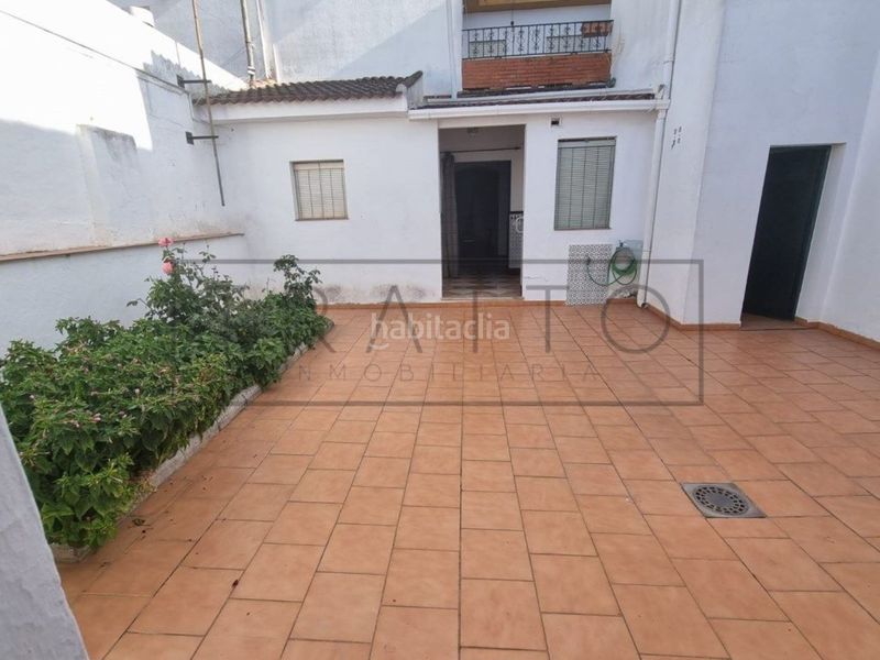 Foto e67fc543-4ee5-4ac9-b730-1d3e5b1f9296. Xalet a avenida andalucía 63 a San Bartolomé de la Torre