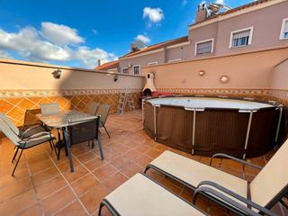 Lloguer Casa a San García. Amplia vivienda con buhardilla, patio y garaje en zona sotorebol