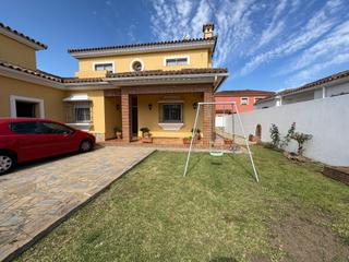 Chalet à Los Pinos. Casa independiente en una de las mejores zonas de la ciudad