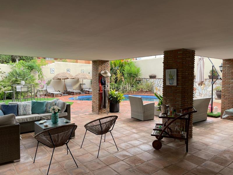 Foto f2e3caba-610b-45df-9435-b20b4db3ee4c. Chalet with fireplace parking pool in Los Pinos Algeciras
