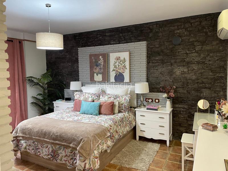 Foto f3654d5b-c2a1-41b0-a558-ece4902dac94. Chalet with fireplace parking pool in Los Pinos Algeciras