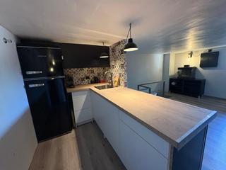 Parking coche  Avenida italia. Garaje totalmente cerrado y pequeño apartamento en planta superi