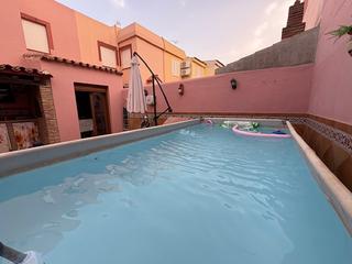 Casa adossada a San Bernabé