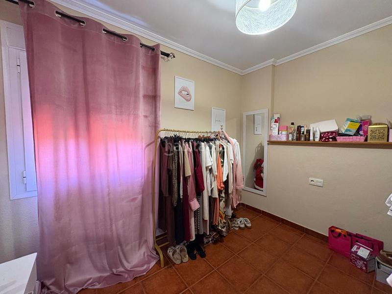 Foto 69e27286-4b54-4ebc-8ae8-847c6c53624c. Doppelhaus mit kamin parking in San Bernabé Algeciras