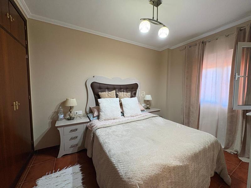 Foto d476fc77-6340-4b55-bc67-10b92232cc09. Doppelhaus mit kamin parking in San Bernabé Algeciras