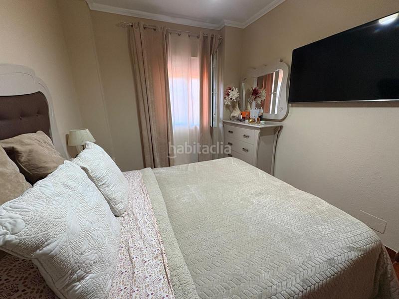 Foto 131434e0-f120-4602-af10-ba007f5a8030. Maison jumelée avec cheminée parking dans San Bernabé Algeciras