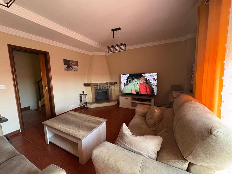 Foto eb21f857-e7ac-4938-bd7c-8af9b33464a8. Maison jumelée avec cheminée parking dans San Bernabé Algeciras