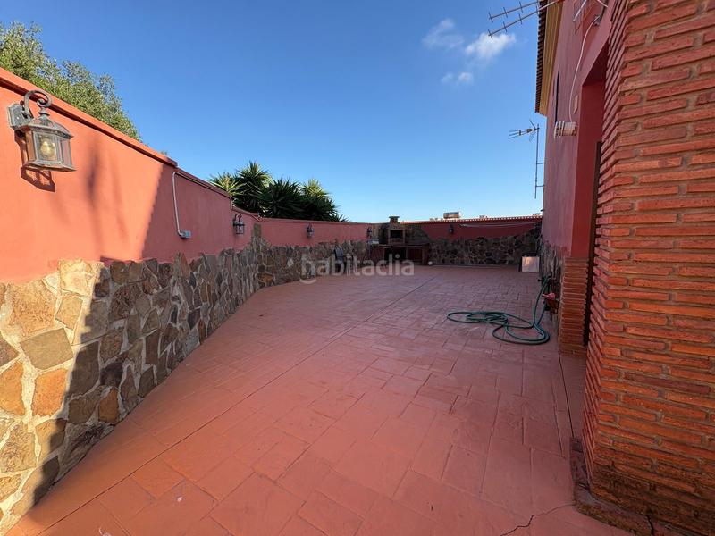 Foto f4c56b95-1aec-4806-b50a-946bd078e4ba. Maison jumelée avec cheminée parking dans San Bernabé Algeciras