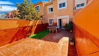 Casa adosada  Calle cielo. Casa adosada en urbanización la aldea