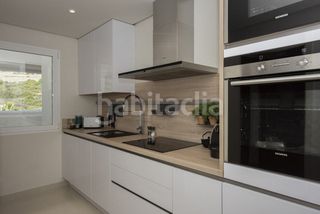 Foto a0caa4a6-4bdb-4864-b6a7-d817afb8d2fb. Pis amb calefacció aparcament piscina a Estepona golf Estepona