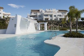 Foto ea0796ca-b681-44bb-9510-e6e21c94aa3b. Pis amb calefacció aparcament piscina a Estepona golf Estepona