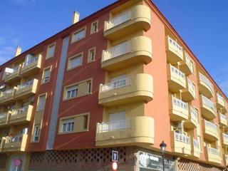 Local Comercial a San Luis de Sabinillas. Local en bruto con muchas posibilidades, zona de mucho paso