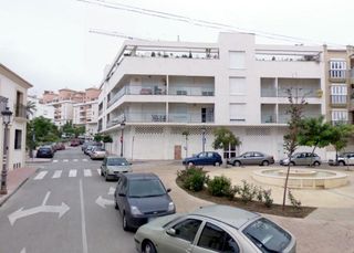 Lloguer Local Comercial a Sierra de Estepona - Avda. de Andalucía. Local en bruto en una buena zona de paso muy transitada