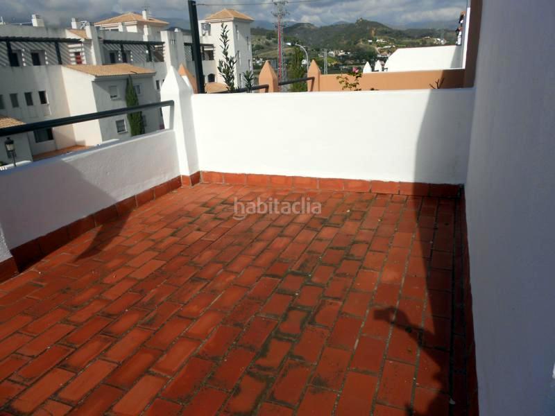 Foto c0ae9bb3-2841-4cd0-85d8-b7025f7d4d09. Casa aparellada amb aparcament a sierra de Estepona - avda. de andalucía Estepona