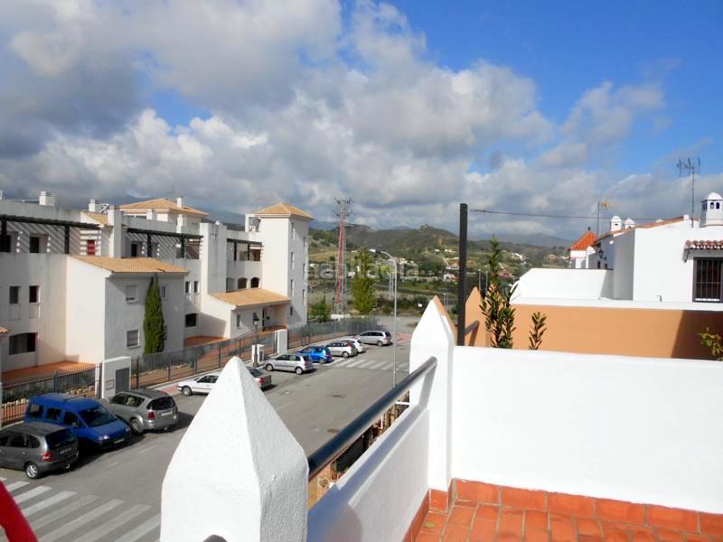 Foto d3a97b2b-3b81-4ee7-87c6-d22eb09c74e7. Casa aparellada amb aparcament a sierra de Estepona - avda. de andalucía Estepona