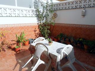 Casa pareada en Sierra de Estepona - Avda. de Andalucía. Maravillosa casa adosada con estupendo  patio andaluz