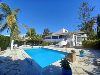 Chalet en Guadalobón. Espectacular villa . parcela de 2900m2. piscina y pista de tenis