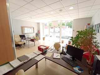 Local Comercial en Zona Calvario. Estupendo local, ideal para su negocio, sin necesidad de reforma