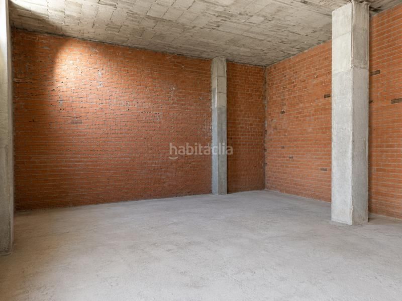 Foto f2729801-0fc2-4a16-909f-6aa995dde105. Alquiler local comercial amplio local para reformar en la plaza del ajedrez, en Estepona