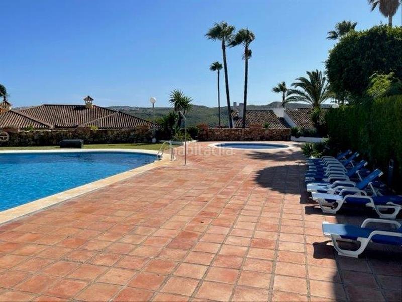 Foto 01fcc77d-7ea6-449c-b5c8-34557783e6cf. Casa pareada bonita adosada junto a campo de golf y con vistas al mar, visitela! en Manilva
