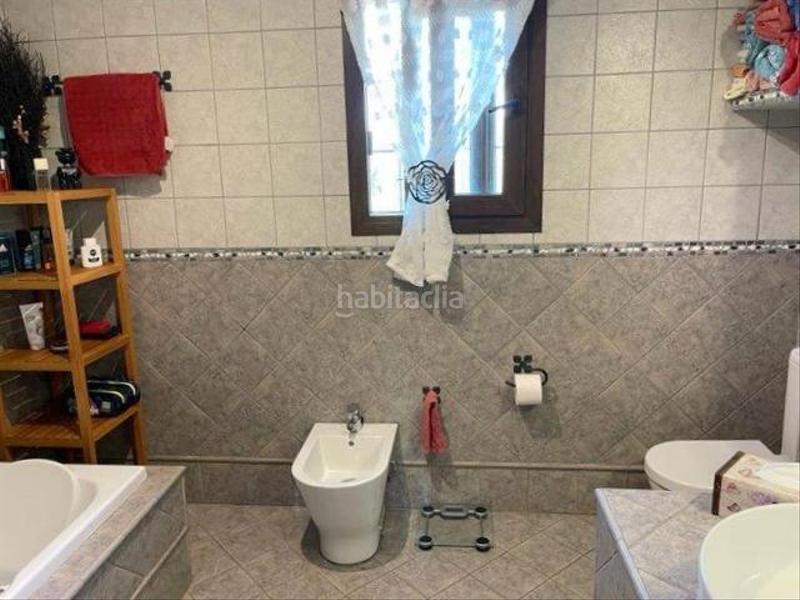 Foto 41b824b3-3f8e-4042-b14b-38ed4da7db13. Casa pareada bonita adosada junto a campo de golf y con vistas al mar, visitela! en Manilva