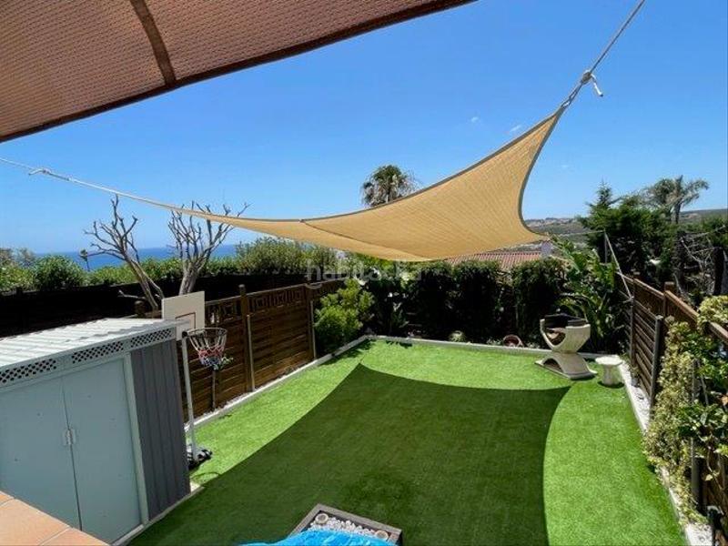 Foto 5ef21e37-57fc-48a7-a457-f1a99e05987c. Casa pareada bonita adosada junto a campo de golf y con vistas al mar, visitela! en Manilva