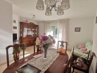 Pis a Zona Calvario. Piso el centro de estepona, 4 dormitorios, 2 baños. ideal famili