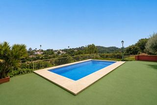 Finca rústica a Altos de Estepona. Encantadora finca con una casita muy acogedora, venga a verla!