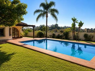 Xalet a Los Llanos. Magnífica villa  junto a la playa del padrón...