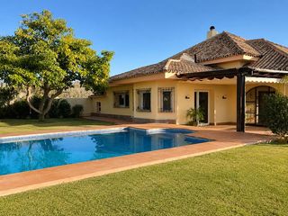 Xalet a Los Llanos. Magnífica villa  junto a la playa del padrón