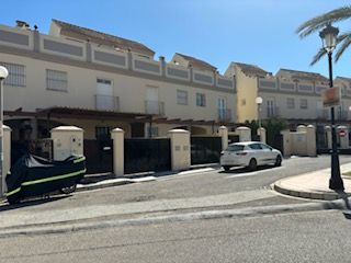 Towny house in La Duquesa. !oportunidad! se vende inmueble al 50 de su valor  !!!!