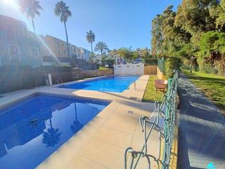 Casa aparellada a Bahía de Casares. Espectacular adosado en venta en casares costa