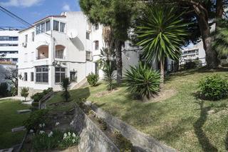 Piso en Huerta Nueva. Maravilloso bajo rodeado de jardines en una zona privada