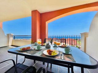 Rent Flat in La Duquesa. Piso de dos dormitorios en alquiler con vistas al mar en sabinil