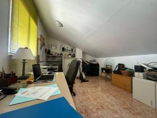 Casa aparellada a Santa Isabel. Maravillosa casa en venta en malaga