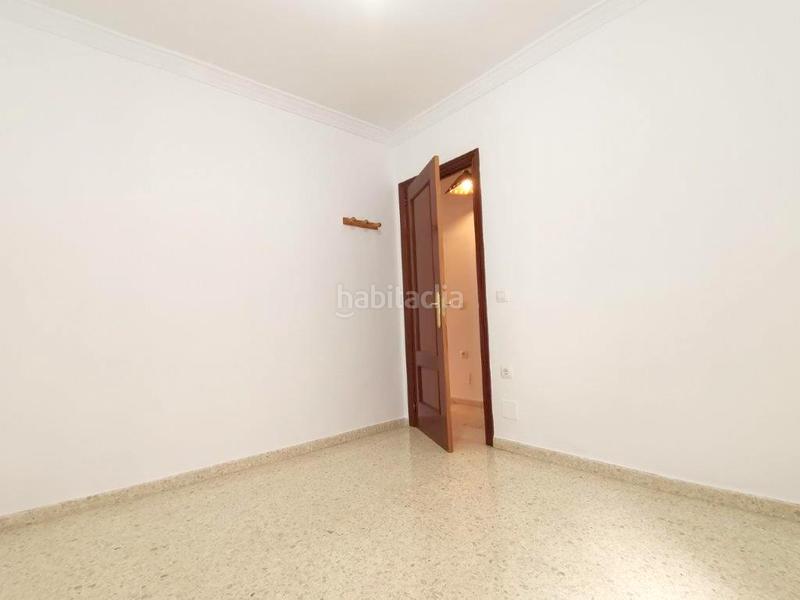 Foto 7bec0020-4f49-4bf5-8e39-78de74919473. Alquiler piso estupendo piso amueblado en alquiler, zona teatinosCortijo Alto !!! en Málaga