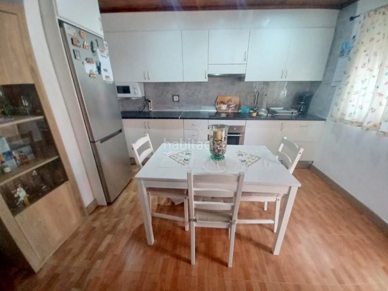 Foto 5adc575c-547f-42e0-9885-7ad11d8973b2. Casa aparellada amb calefacció a Manilva pueblo Manilva