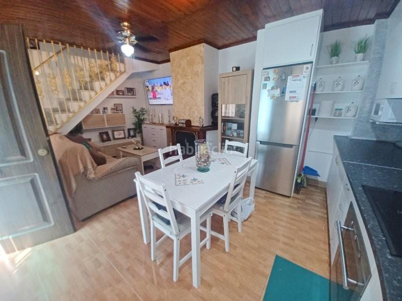 Foto 5d417854-354f-4239-a9f5-bd85d23d20e3. Casa aparellada amb calefacció a Manilva pueblo Manilva