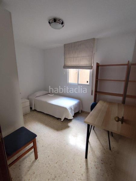 Foto 1b2e8ad3-2bd3-4e9a-acd6-4edc272f3188. Alquiler piso estuidantes!! estupendo piso amueblado en alquiler, en Cortijo Alto en Málaga