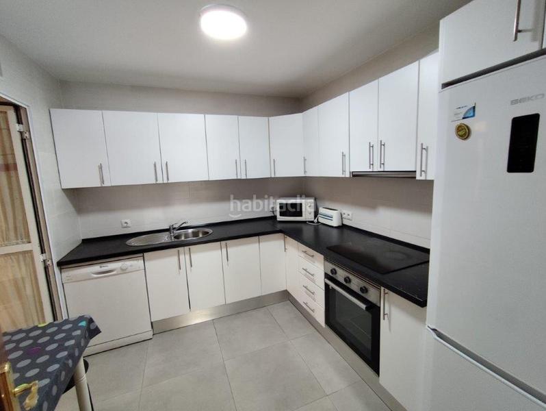 Foto 46f059d3-60d7-4134-9707-23a8de909263. Alquiler piso estuidantes!! estupendo piso amueblado en alquiler, en Cortijo Alto en Málaga