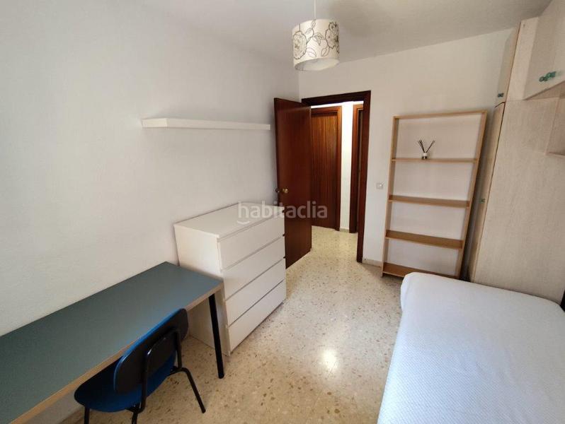 Foto bf0aa9c1-b0cf-4de4-aa59-e1526f15c2d2. Alquiler piso estuidantes!! estupendo piso amueblado en alquiler, en Cortijo Alto en Málaga