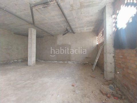 Foto 5a45bc44-1449-4b23-8f6d-aac349a6f0bd. Alquiler local comercial alquiler de céntrico local comercial en bruto en el Centro en Estepona