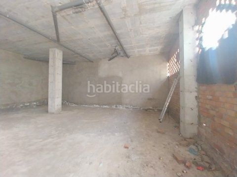 Foto a3838423-4a00-46df-92a0-b65e4892f9c3. Alquiler local comercial alquiler de céntrico local comercial en bruto en el Centro en Estepona