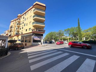 Local Comercial en Centro. Se vende local comercial en bruto con una ubicación excelente en