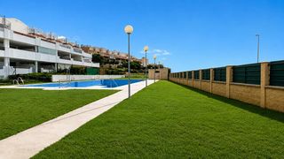 Etagenwohnung in Doña Julia Golf. Bonito piso con gran terraza, garaje y trastero, no le falta det