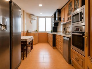 Piso en El Consul - Ciudad Universitaria - El Romeral. Gran piso de 3 habitaciones,  1 ba�o y 1 aseo, orientaci�n  sure