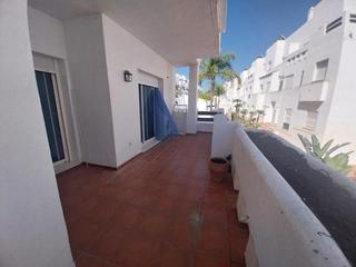 Pis a Valle Romano Golf. Con buena terraza, fabulosa vivienda de 3 dormitorios en zona tr