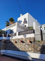 Casa aparellada a Manilva Pueblo. Espectacular adosado de 3 dormitorios en venta en manilva pueblo