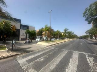 Appartement à Camino de Antequera. Espacioso piso en la avenida carlos haya, málaga, con  honorario