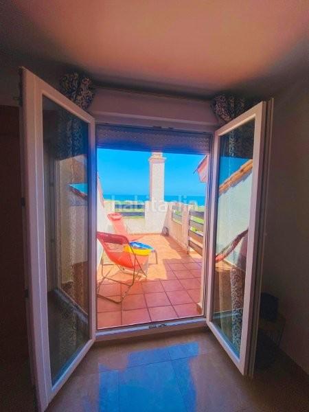 Foto 2789f7fd-9572-4af1-adee-d8636be7d10c. Alquiler casa pareada alquiler de adosado dúplex exclusivo con vistas al mar en sabinillas en Manilva
